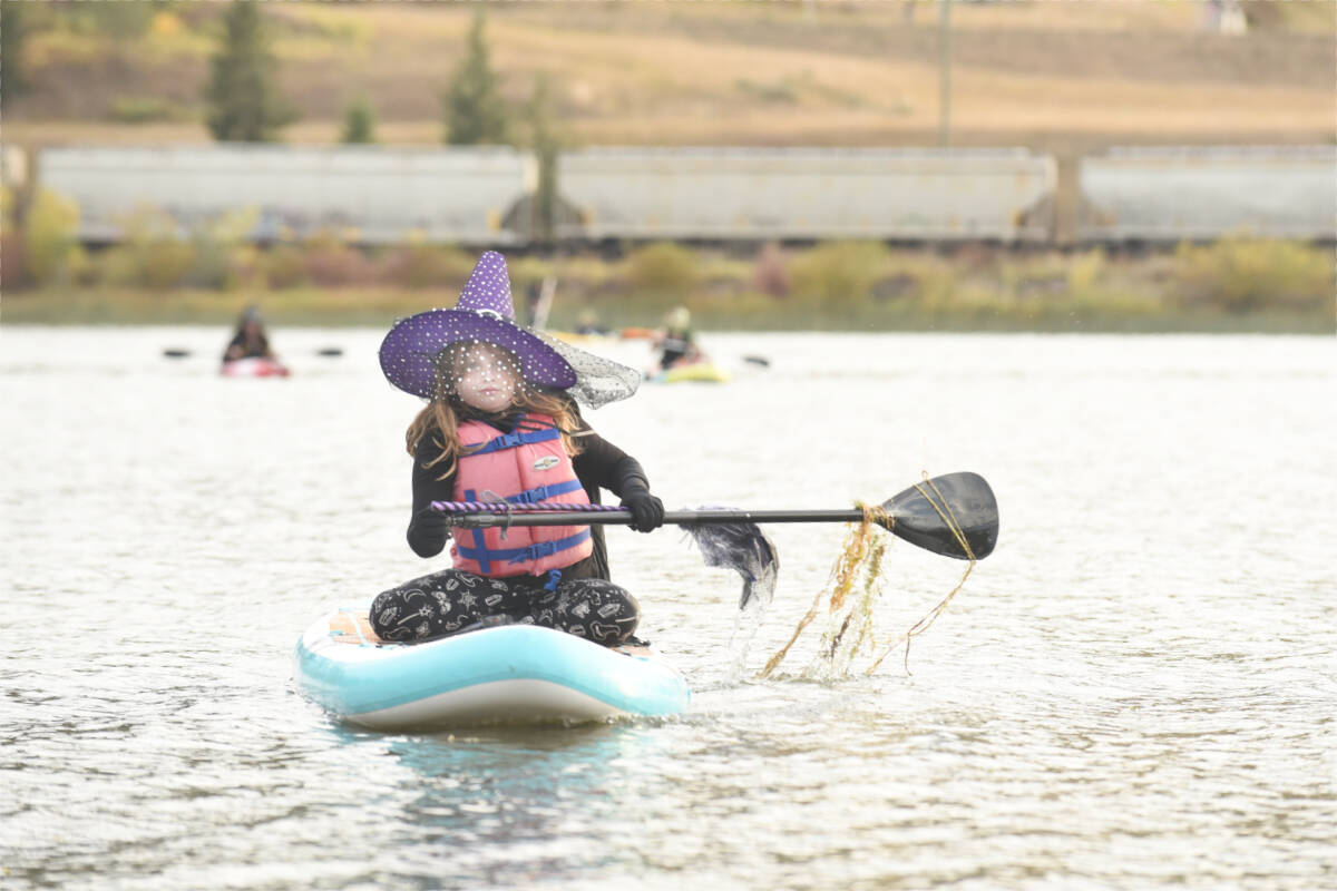 34081561_web1_231005-WLT-Witches-Paddle_14