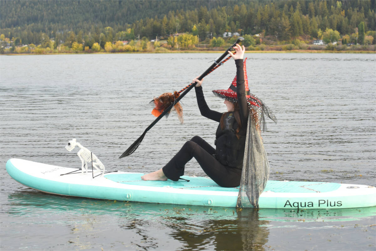 34081561_web1_231005-WLT-Witches-Paddle_16