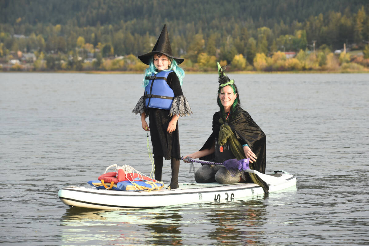 34081561_web1_231005-WLT-Witches-Paddle_21