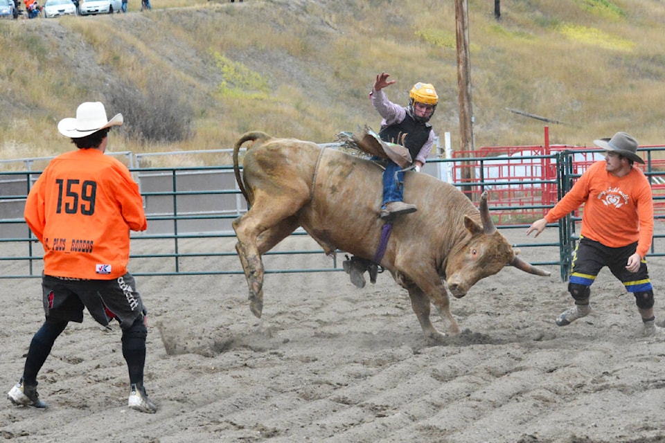 Kale Mikkelsen achieves a score of 78.5 riding Goldmember Friday, Sept. 29 at the Orange Shirt Day C+ Rodeos bull riding event. (Monica Lamb-Yorski photo - Williams Lake Tribune)