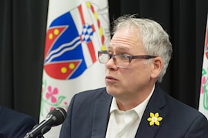 'Betrayal': Tr'öndek Hwëch'in First Nation comes out against placer mine extensions