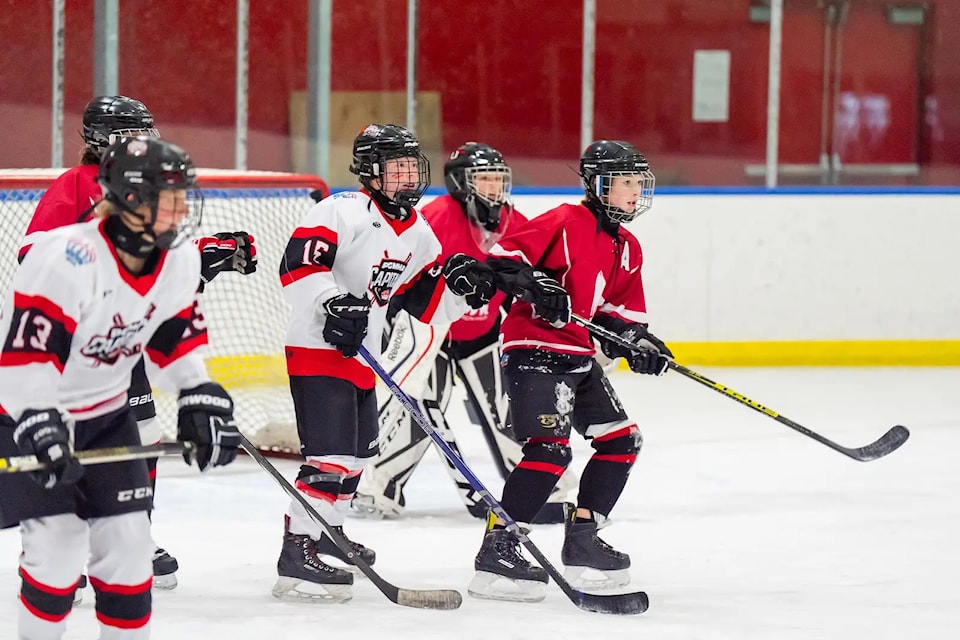 241108-ykn-u13hockytourn1