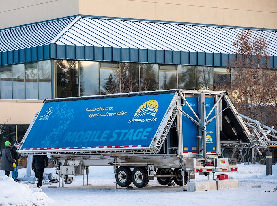 250416-ykn-yacmobilestage