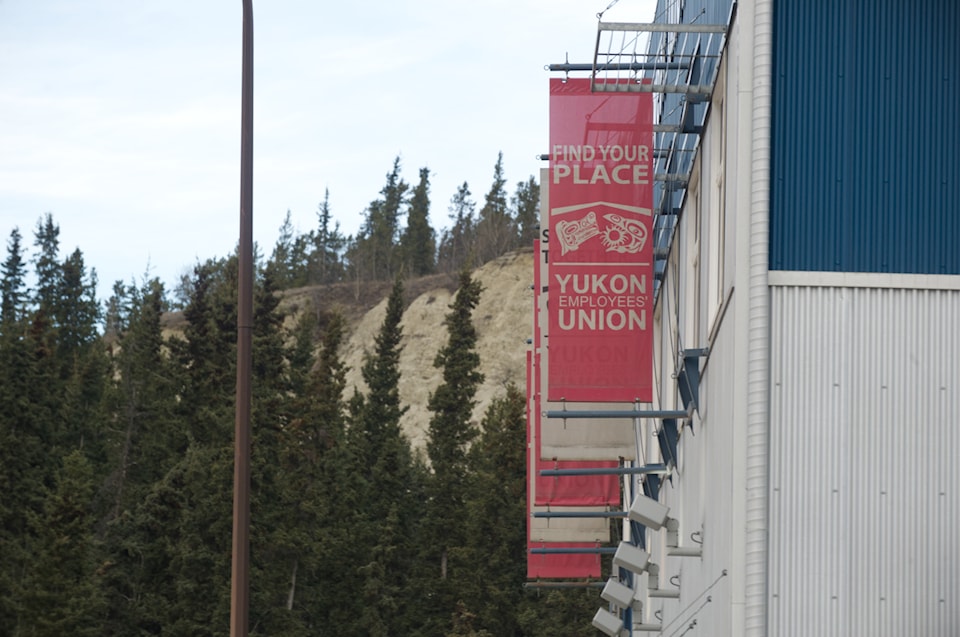 250417-ykn-employeesunionoffice