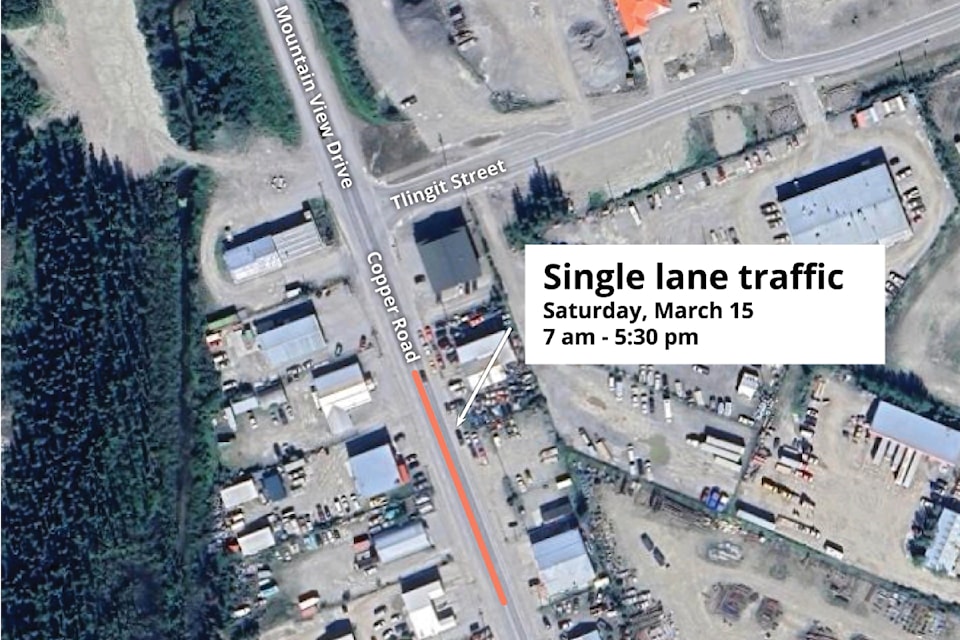 single-lane-traffic-copper-road