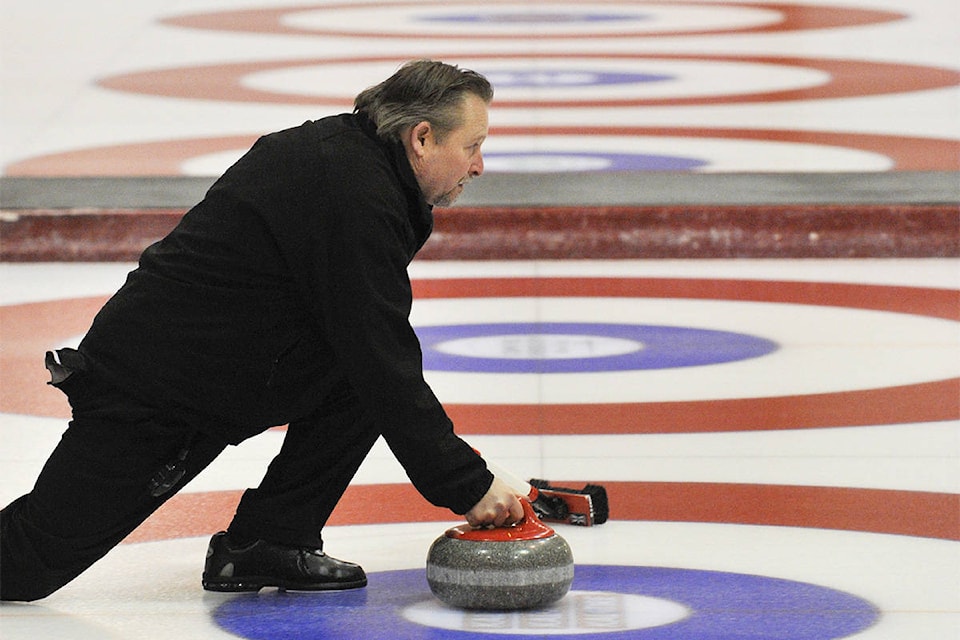 11326537_web1_121014-curling1_WEB