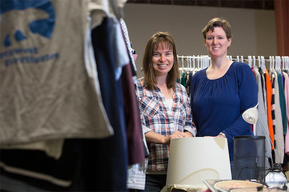 13087412_web1_180809_YKN_thrift-store_025_web