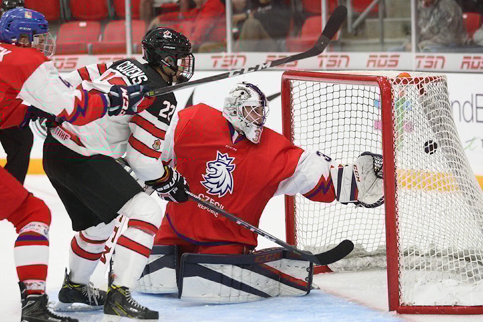 13111931_web1_180804-RDA-Canada-Czechs-pre1crop