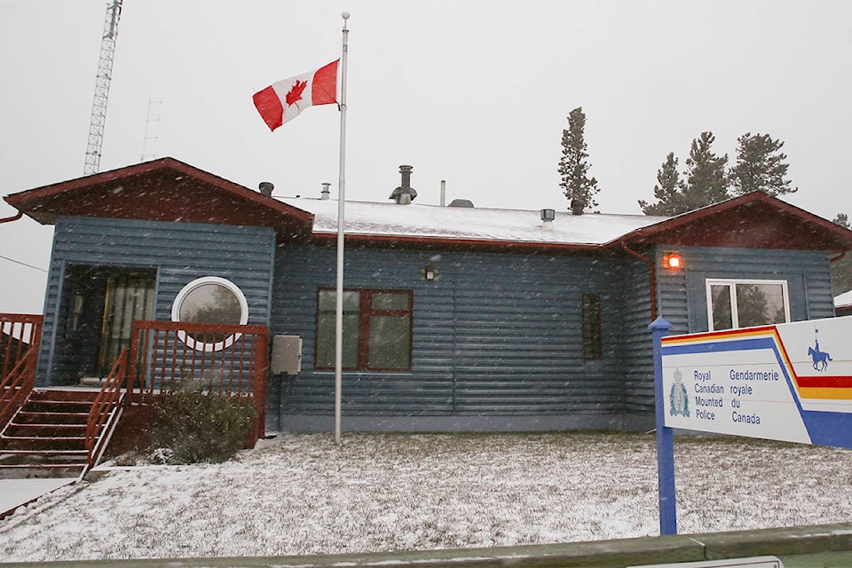 13711307_web1_CARCROSSRCMP003wb