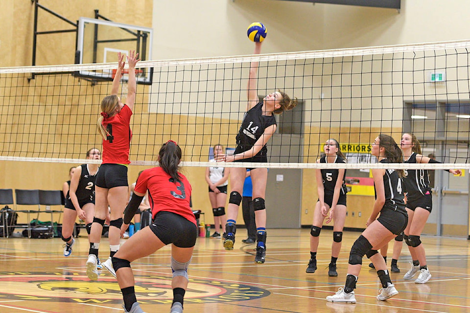 14090385_web1_181018_YKN_sports_SuperVolleyWeek3_062_WEB