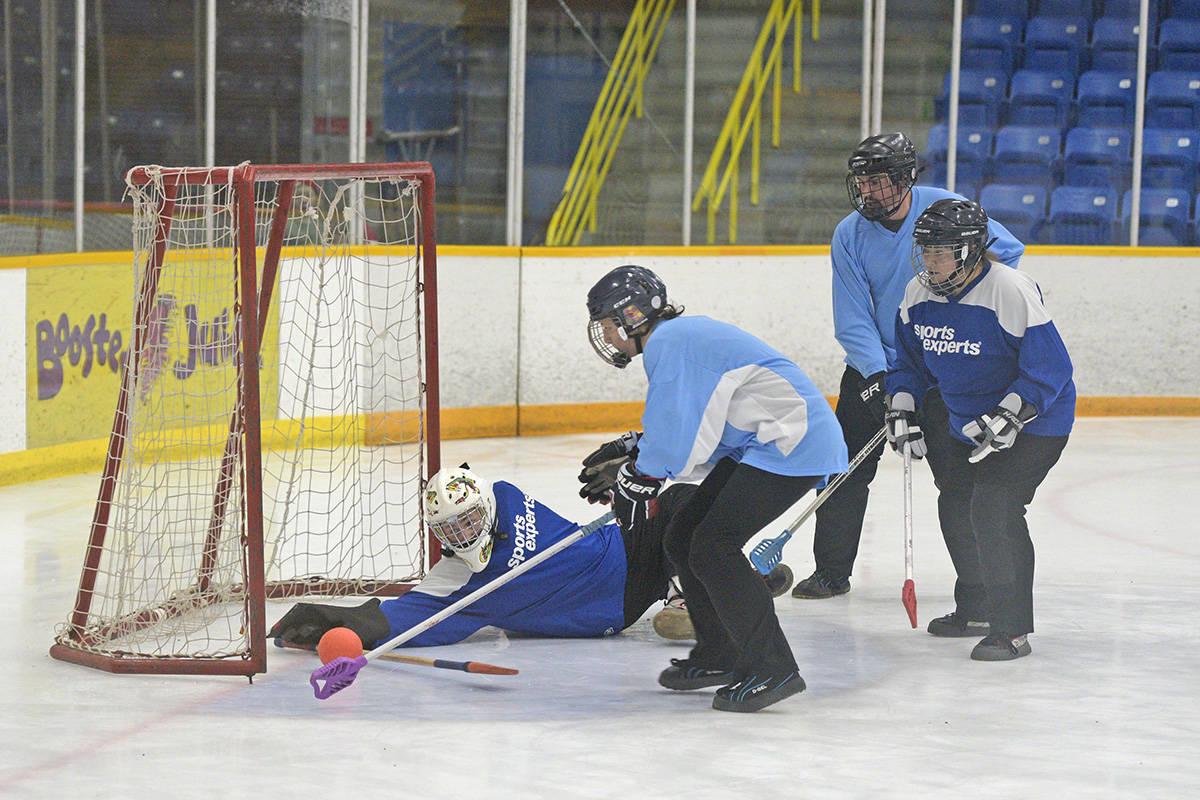 14592170_web1_181124_YKN_sports_BobParkBroomball_231_WEB