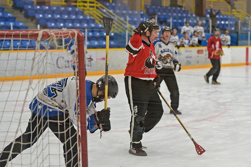 14592170_web1_181124_YKN_sports_BobParkBroomball_564_WEB