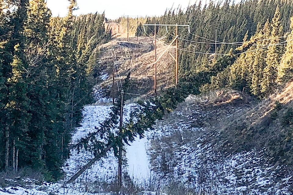 23129194_web1_201028_YKN_news_PowerOutages-wb_1