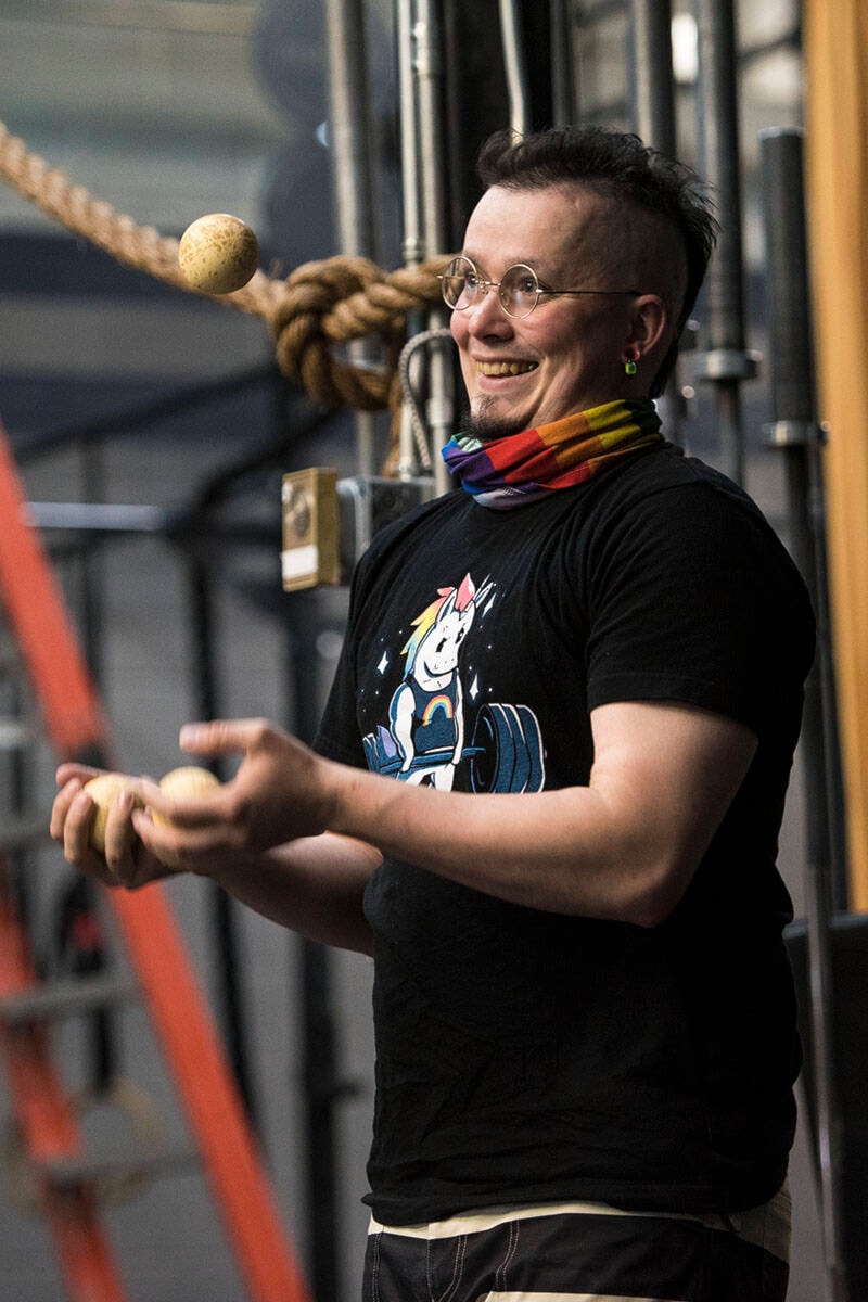 26752359_web1_211008_YKN_news_front_circus-wb_2
