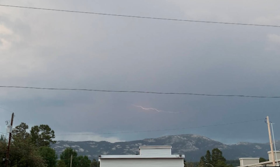 29670405_web1_220706_YKN_news_GreyMountainFire-wb_1