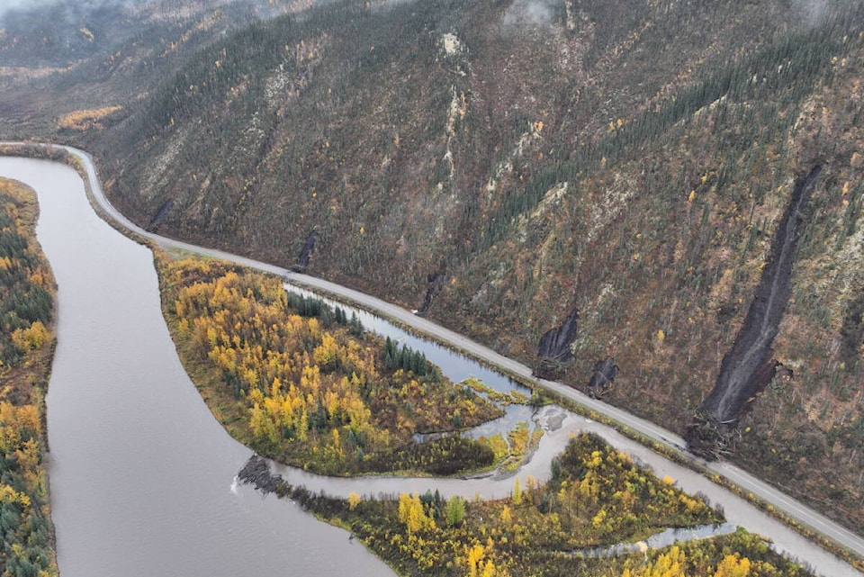 30661324_web1_220928_YKN_news_Landslide_Reopening-wb_1