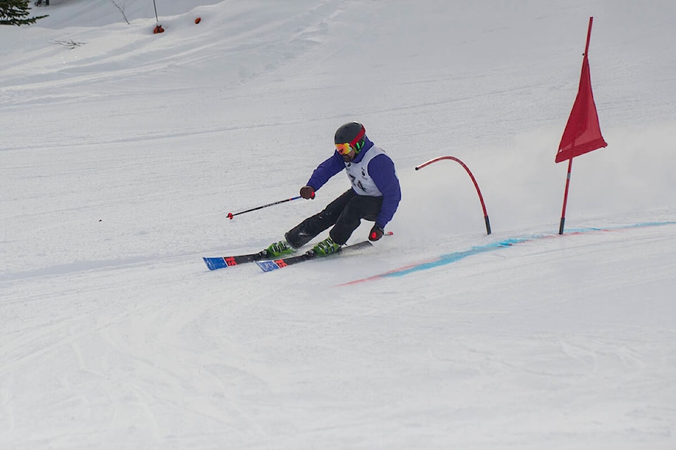 30748133_web1_220309_YKN_Sports_Slalom_skiiing_5