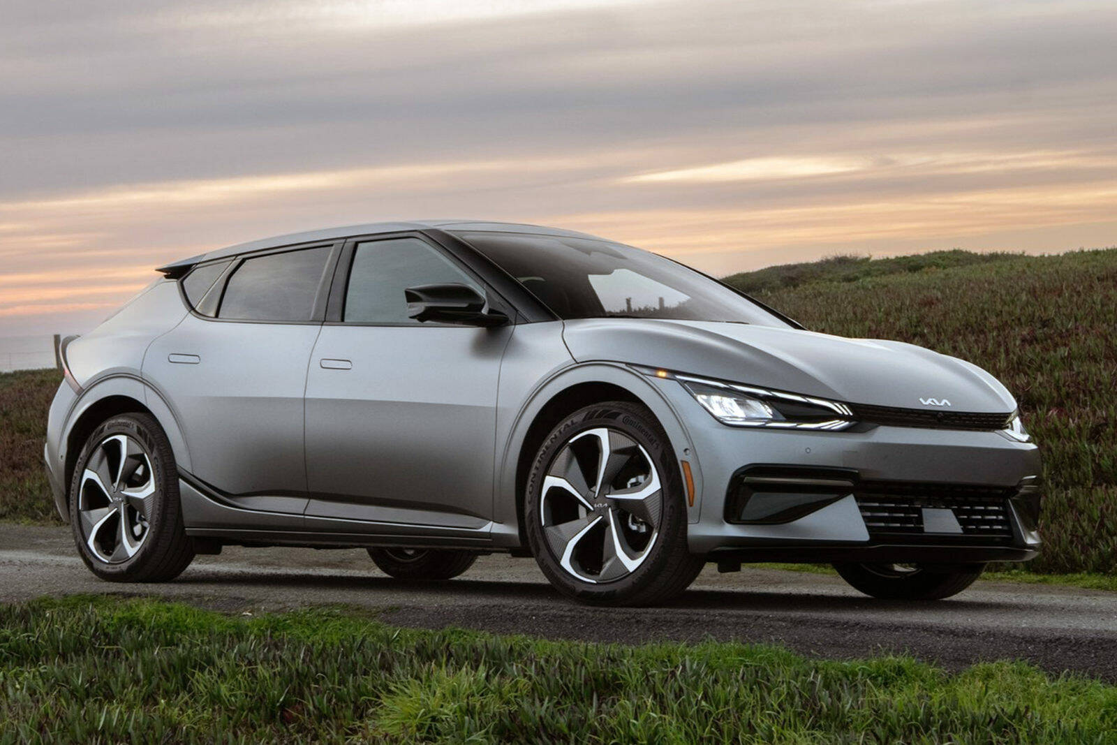 Automakers seeking to win over EV converts should use the 2022 Kia