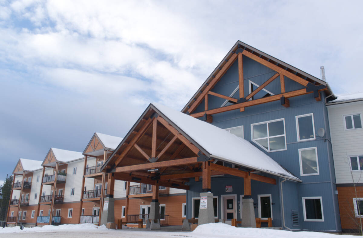 Yukon Housing Corporation, pest control expert meet with tenants over