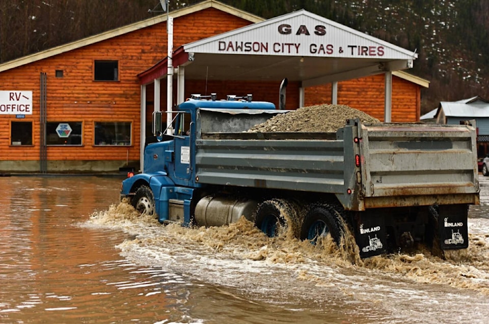 32818186_web1_230517_YKN_news_FLOOD_WEDNESDAY_231-wb_2