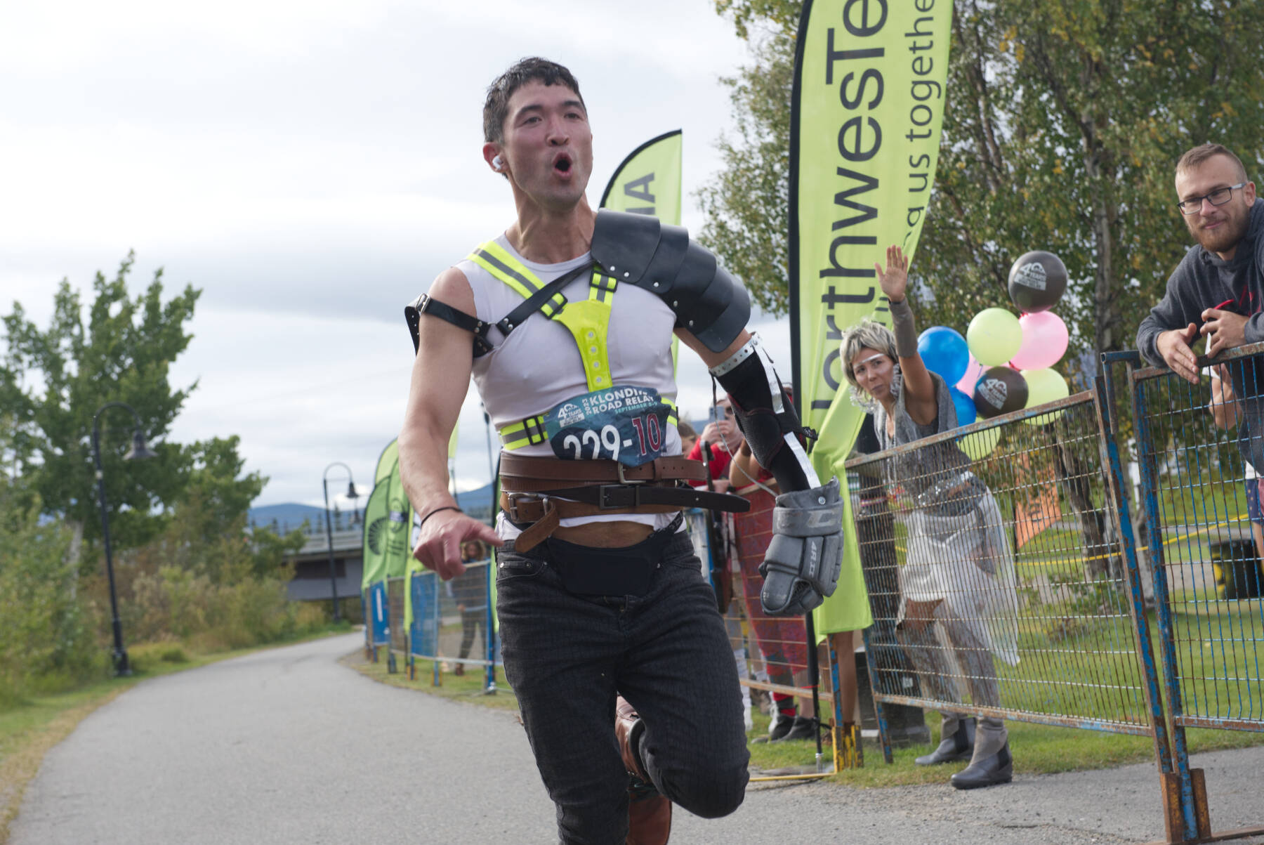 33855195_web1_230913_YKN_Sports_KlondikeRoadRelay-wb_8