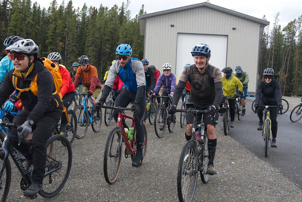 34104146_web1_231004_YKN-Sports_Cycling_400-wb_2