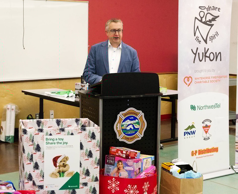34542351_web1_231117_YKN_News_Annual-toy-drive_880-wb_1