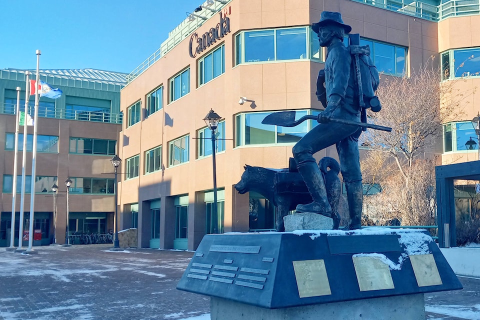 34557259_web1_231117_YKN_news_brief_Statue-wb_1